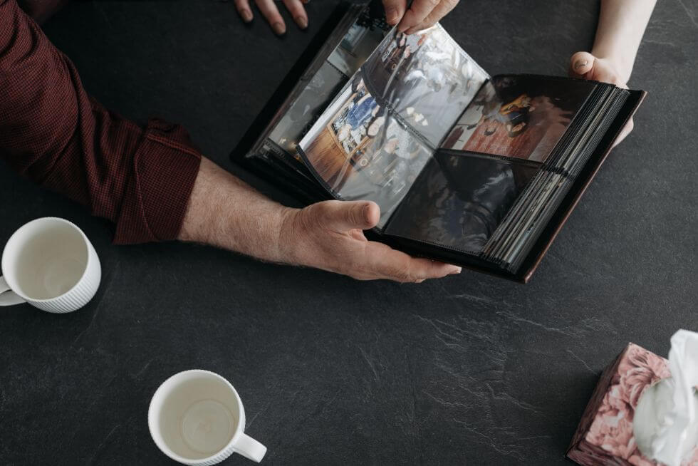 photo album, the perfect gifts for seniors